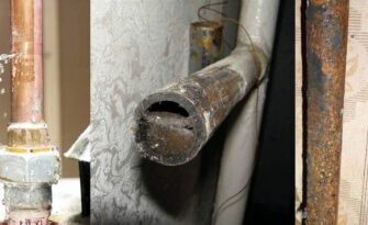 Что делать, если течет труба отопления